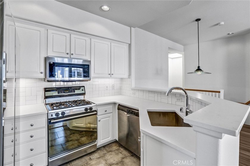 Bright &amp; Modern 2-Bed, 2-Bath townhome in San Diego! Welcome to - photo 15