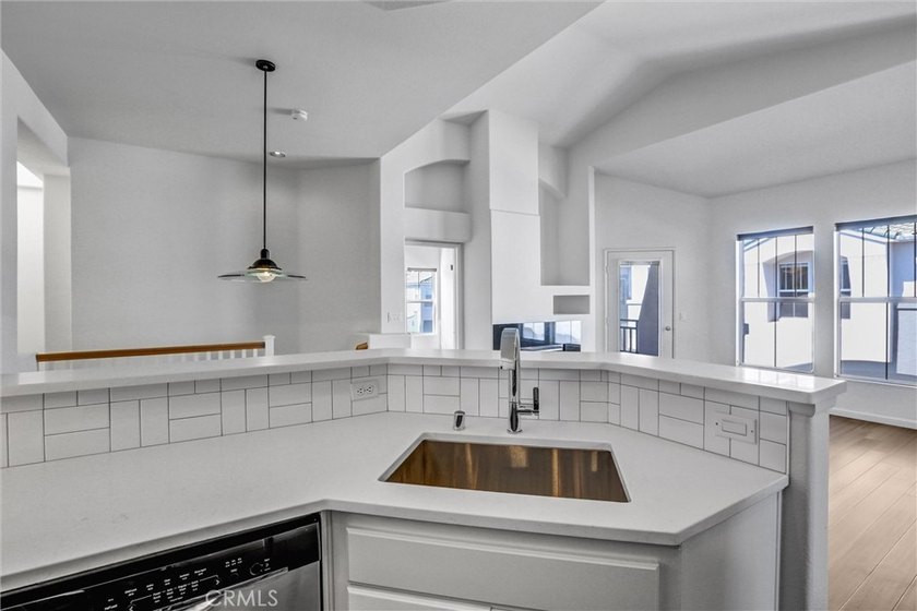 Bright &amp; Modern 2-Bed, 2-Bath townhome in San Diego! Welcome to - photo 16