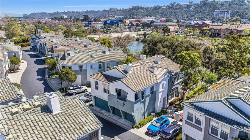 Bright &amp; Modern 2-Bed, 2-Bath townhome in San Diego! Welcome to - photo 31