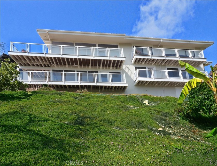 Breathtaking Panoramic Ocean VIEWS from this spacious Home with - photo 33