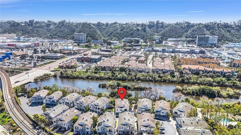 Bright &amp; Modern 2-Bed, 2-Bath townhome in San Diego! Welcome to - photo 34