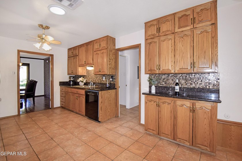A rare opportunity to own a classic Coronado Country Club estate - photo 37