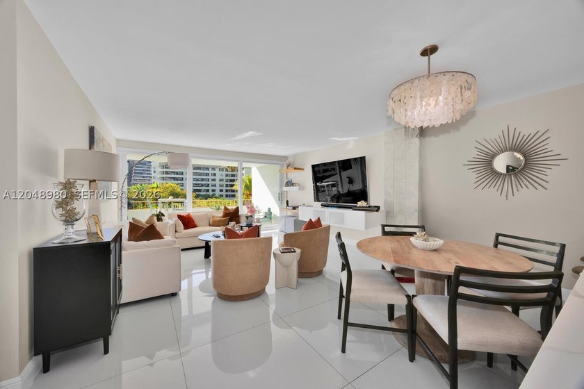 Beautifully remodeled 2-bedroom, 2-bath residence featuring a - photo 4