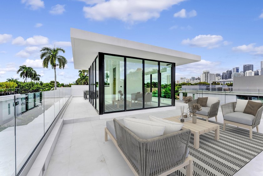 One-Of-A-Kind, 17' above the sea elevation. Experience unmatched - photo 3