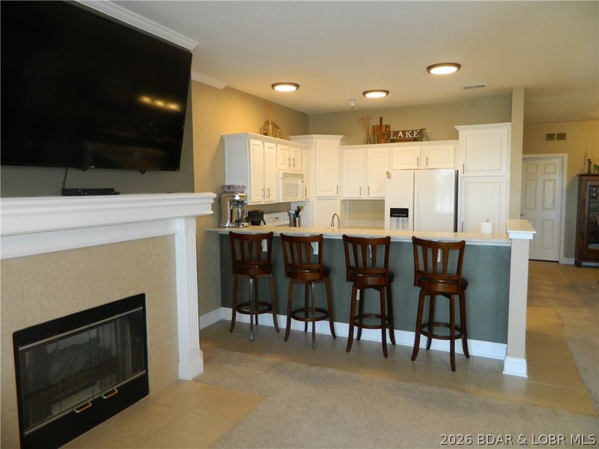 Host the ultimate lake weekend in this stunning ground-floor - photo 12