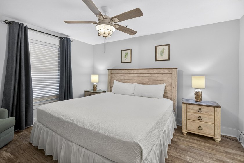 This is a MUST SEE! TOTALLY RENOVATED 1 bed / 2 ba at Majestic - photo 12