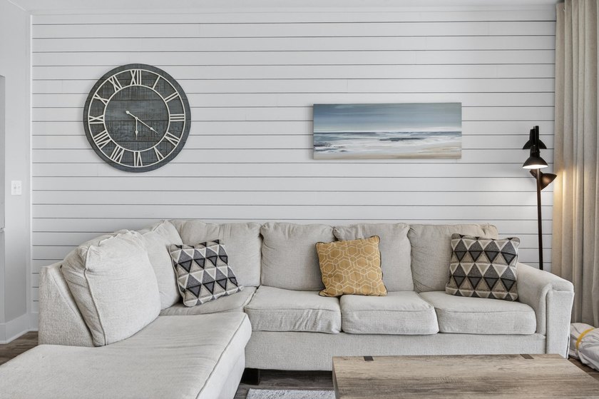 This is a MUST SEE! TOTALLY RENOVATED 1 bed / 2 ba at Majestic - photo 23