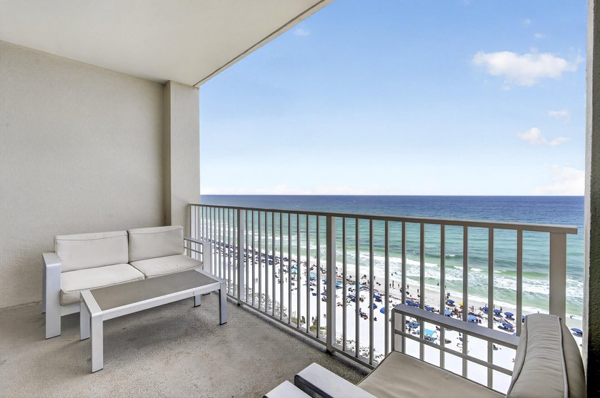 This is a MUST SEE! TOTALLY RENOVATED 1 bed / 2 ba at Majestic - photo 24