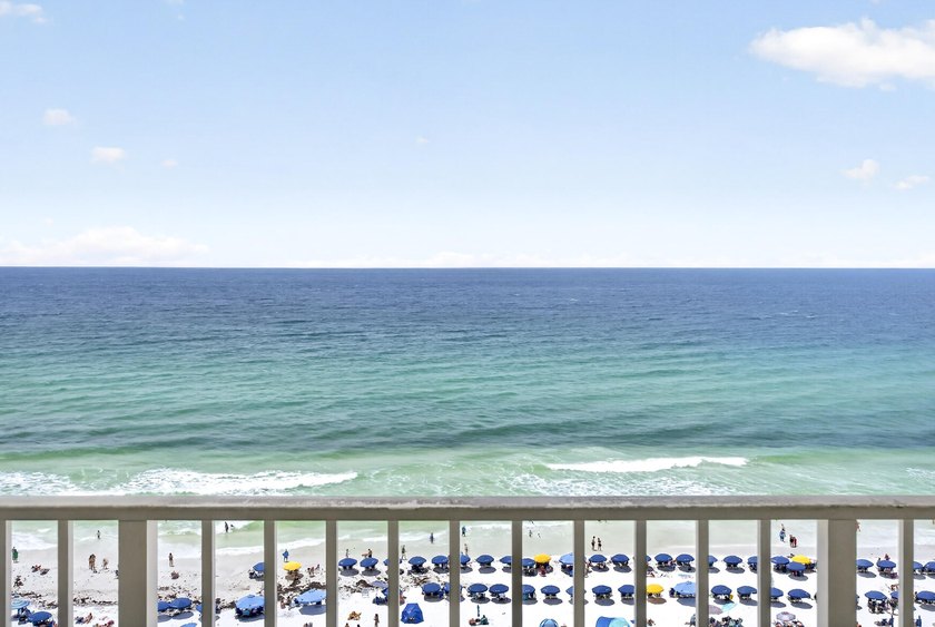 This is a MUST SEE! TOTALLY RENOVATED 1 bed / 2 ba at Majestic - photo 25
