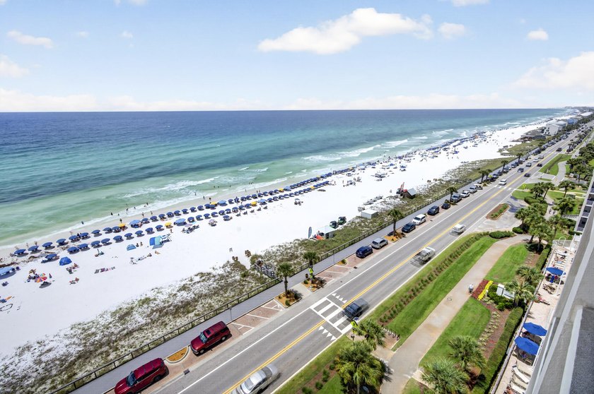 This is a MUST SEE! TOTALLY RENOVATED 1 bed / 2 ba at Majestic - photo 27