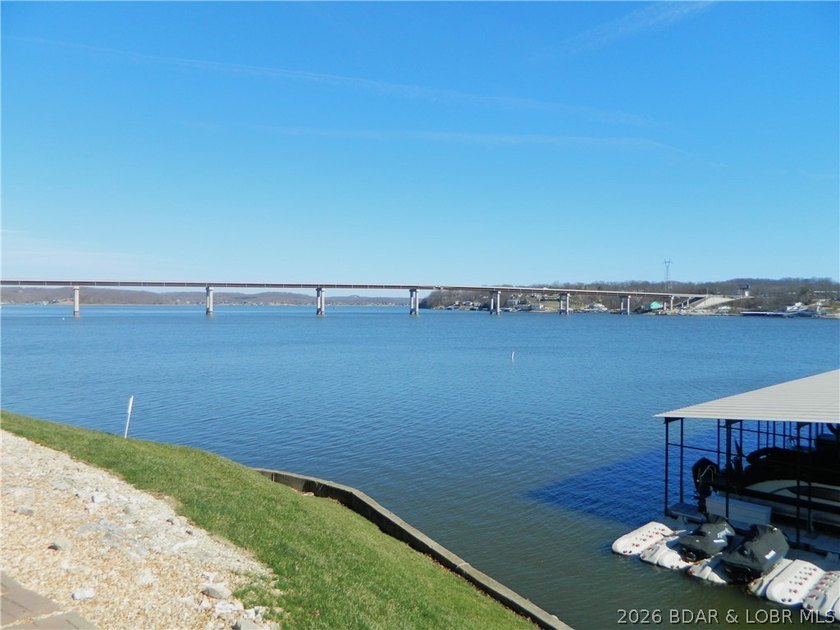 Host the ultimate lake weekend in this stunning ground-floor - photo 31