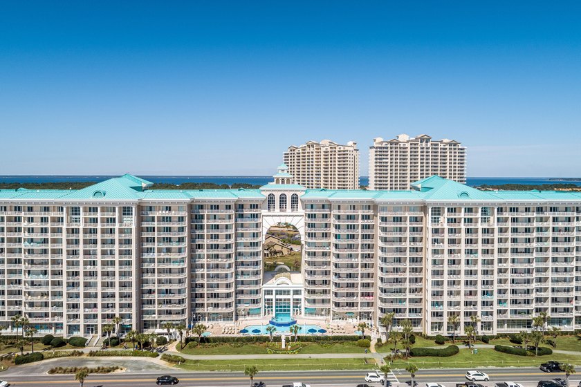 This is a MUST SEE! TOTALLY RENOVATED 1 bed / 2 ba at Majestic - photo 32