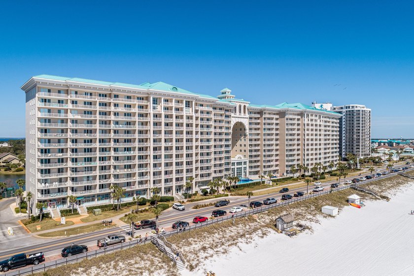 This is a MUST SEE! TOTALLY RENOVATED 1 bed / 2 ba at Majestic - photo 33