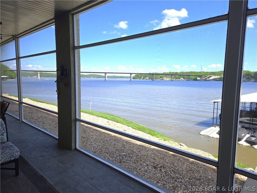Host the ultimate lake weekend in this stunning ground-floor - photo 34