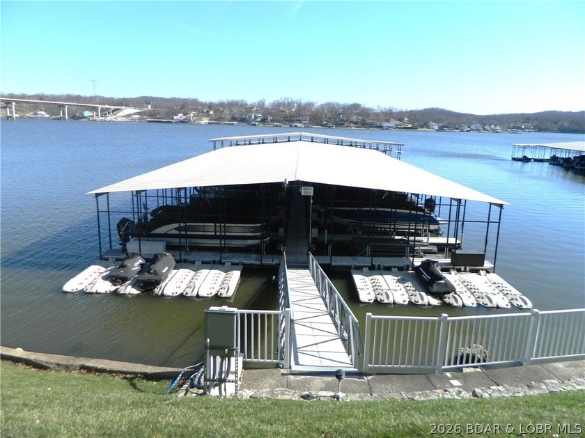 Host the ultimate lake weekend in this stunning ground-floor - photo 35