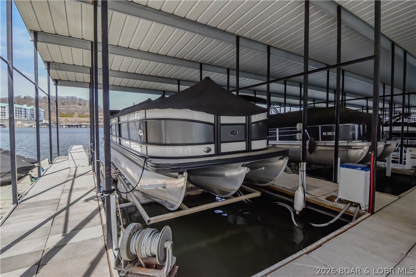 Host the ultimate lake weekend in this stunning ground-floor - photo 39