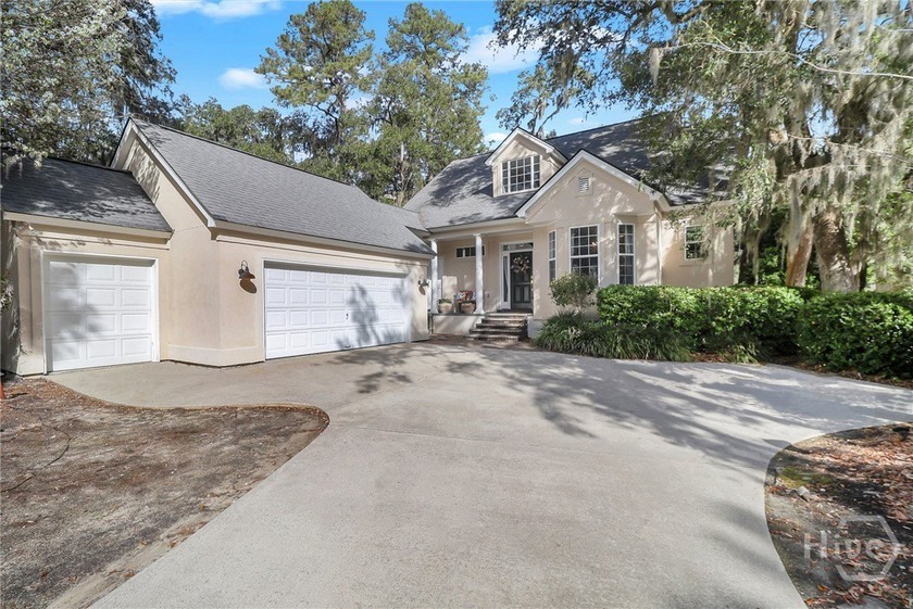 Welcome Home to 9 Schroeder Ct! A stunning crystal chandelier - photo 2