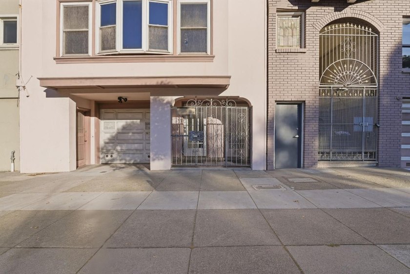 Ideally located near the University of San Francisco and the - photo 3
