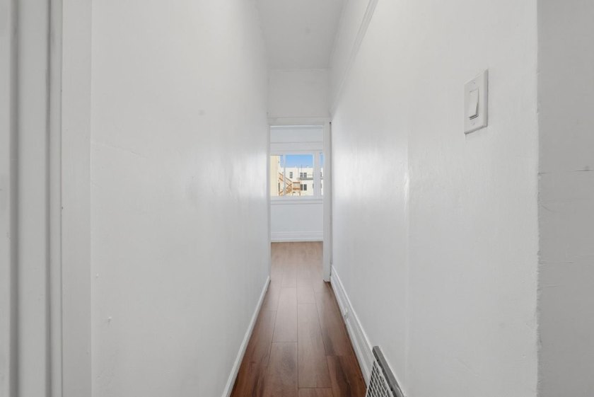Ideally located near the University of San Francisco and the - photo 6