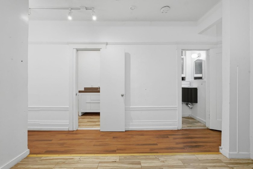 Ideally located near the University of San Francisco and the - photo 8