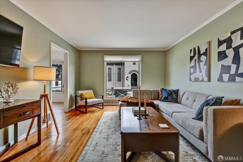 Move-in ready VACANT duplex in the highly desirable Central - photo 9