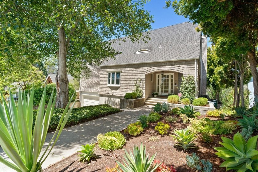 Beautiful custom home in prestigious Moore Creek Estates on the - photo 2