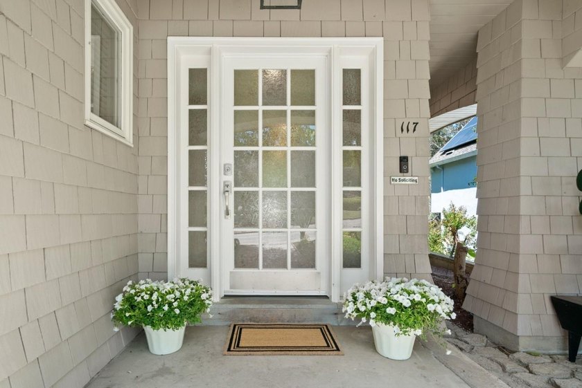 Beautiful custom home in prestigious Moore Creek Estates on the - photo 4