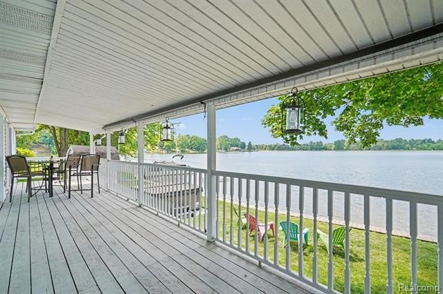 Experience the ultimate lakefront lifestyle on one of the most - photo 10