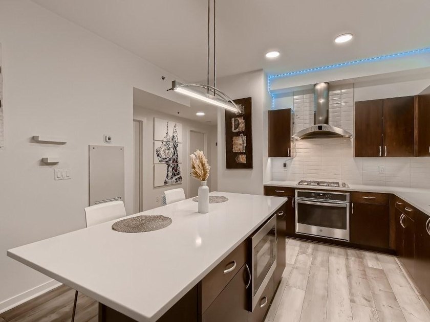 Great opportunity to own a 10th-floor, south-facing unit at - photo 2