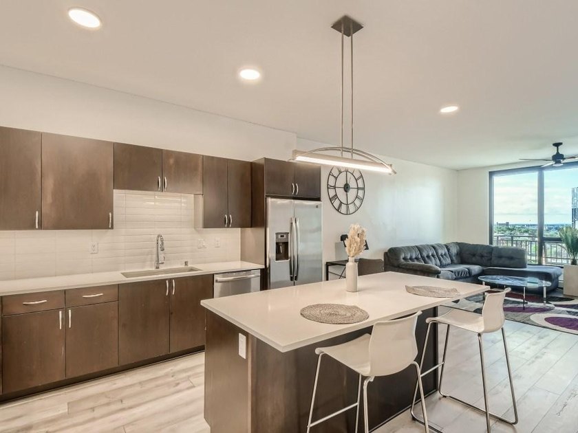 Great opportunity to own a 10th-floor, south-facing unit at - photo 3