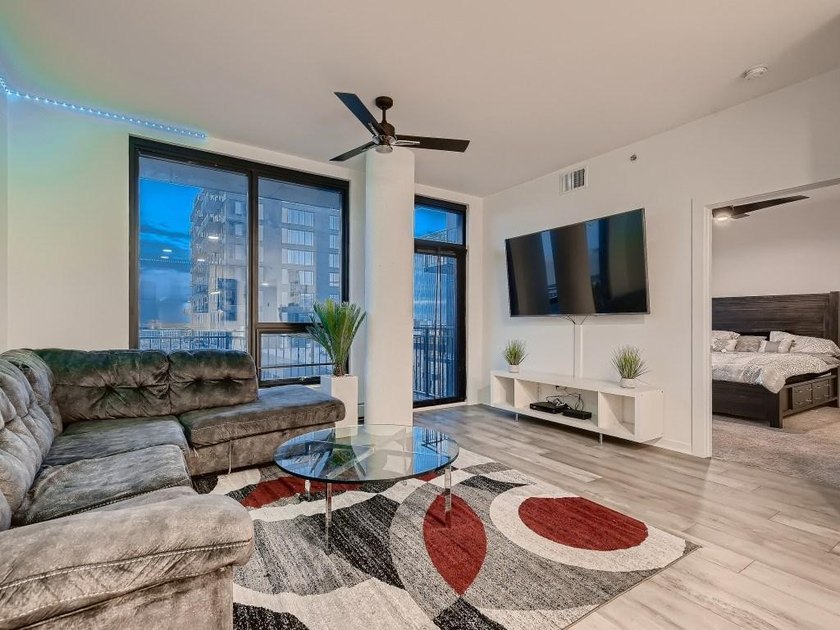 Great opportunity to own a 10th-floor, south-facing unit at - photo 5