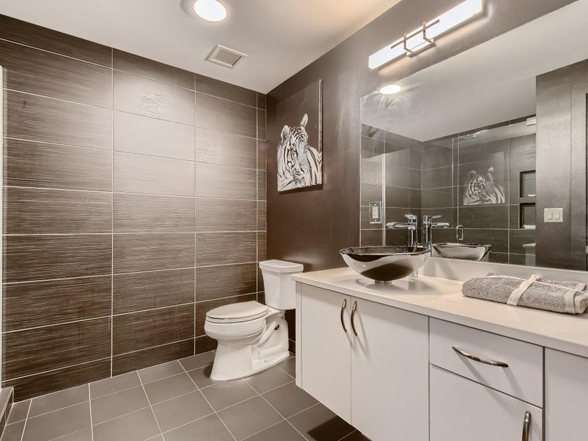 Great opportunity to own a 10th-floor, south-facing unit at - photo 8