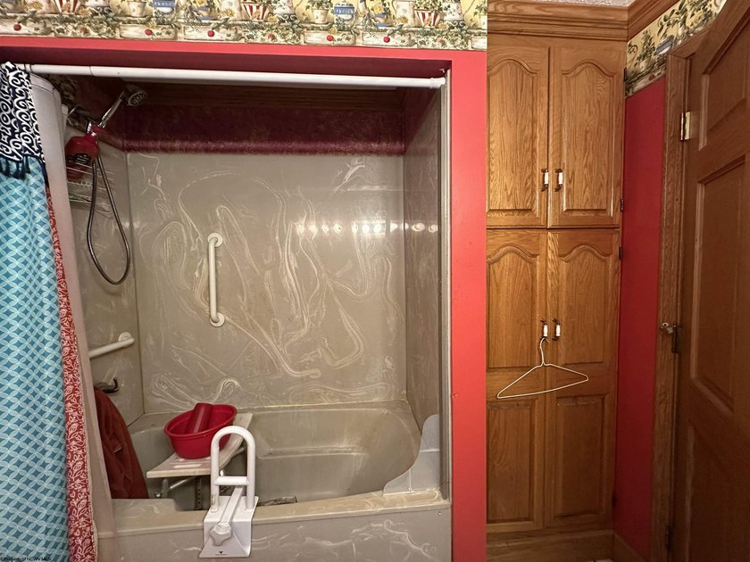 Bring your vision to this spacious 4-bedroom, 2-bath - photo 11