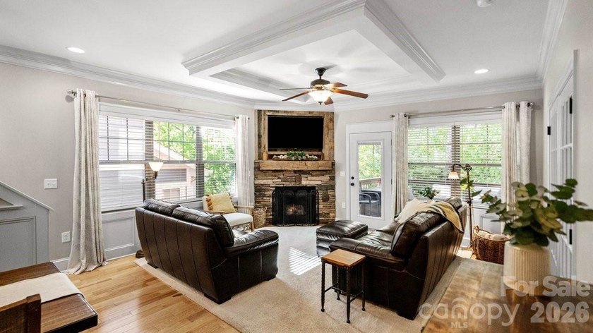 Charming and Spacious, 3 Bed/3 Bath Craftsman Home in Beautiful - photo 13