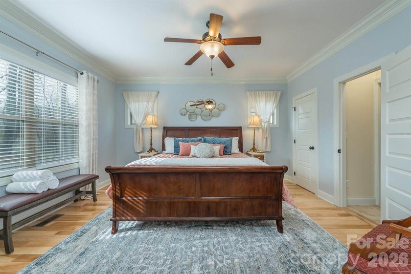 Charming and Spacious, 3 Bed/3 Bath Craftsman Home in Beautiful - photo 20