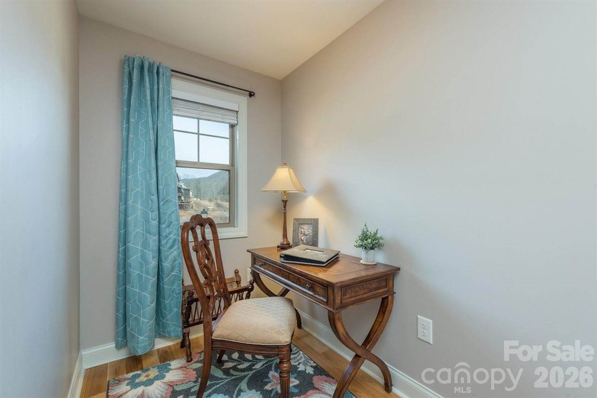 Charming and Spacious, 3 Bed/3 Bath Craftsman Home in Beautiful - photo 23