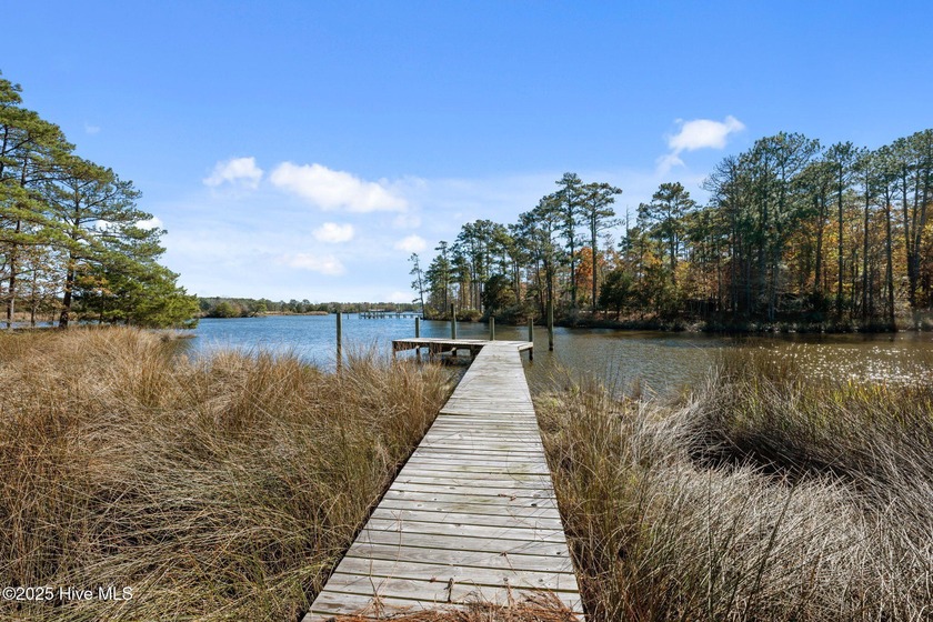 Beautiful 3-bedroom, 3-bath WATERFRONT home on two wooded lots - photo 3