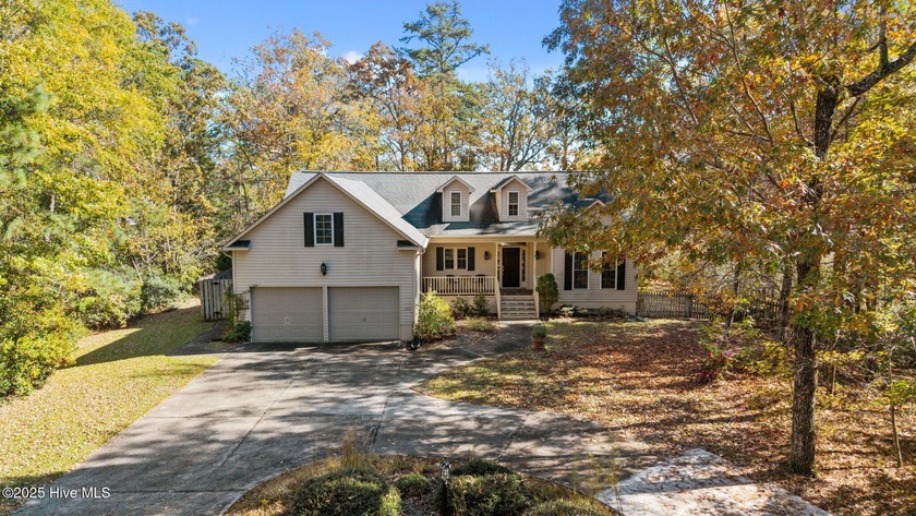 Beautiful 3-bedroom, 3-bath WATERFRONT home on two wooded lots - photo 7