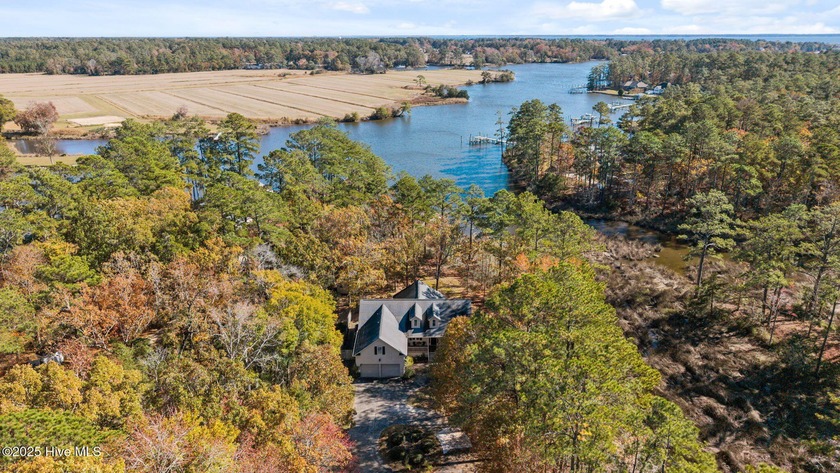 Beautiful 3-bedroom, 3-bath WATERFRONT home on two wooded lots - photo 9