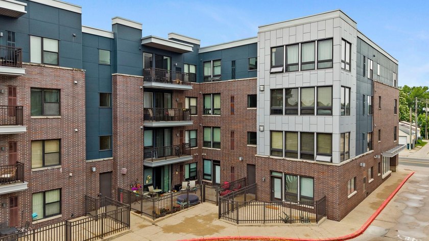 Discover this top floor condo offering over 1,300 square feet of - photo 50