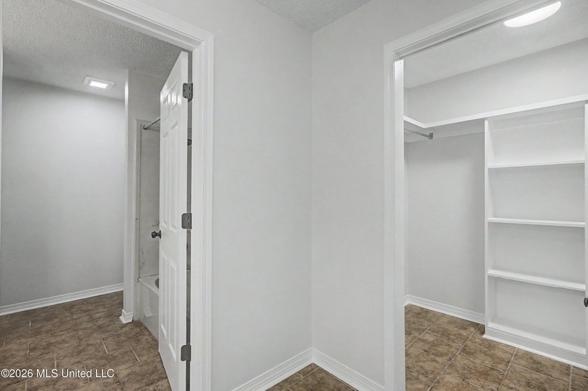 Welcome to your own private retreat in the highly desirable - photo 16