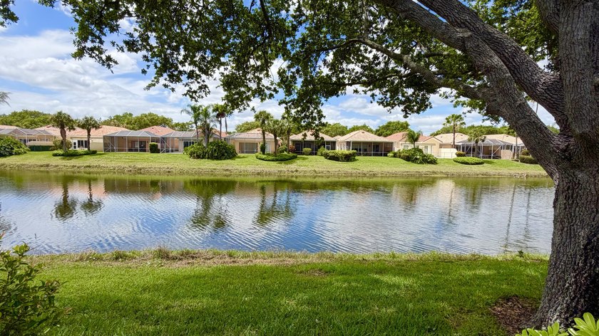 Beautifully maintained Oakmont model offering 3 bedrooms, 2 - photo 16