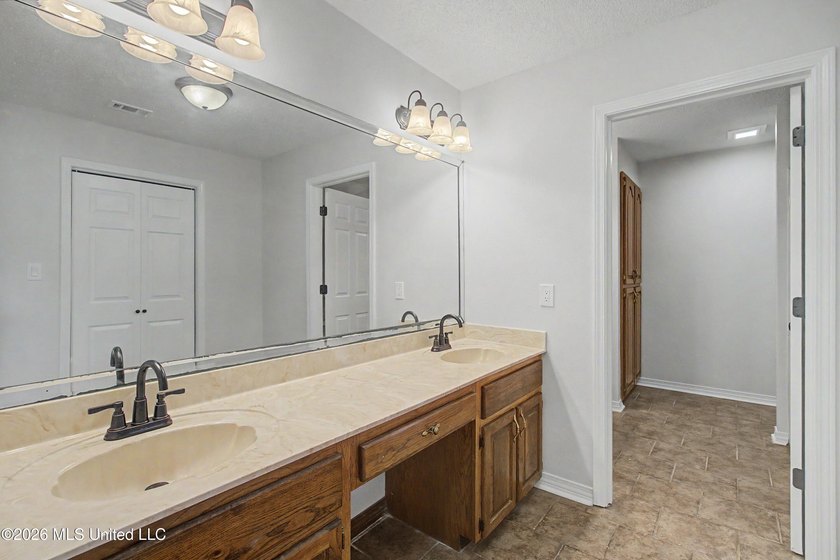 Welcome to your own private retreat in the highly desirable - photo 18