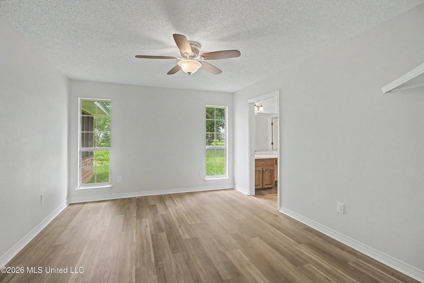 Welcome to your own private retreat in the highly desirable - photo 20