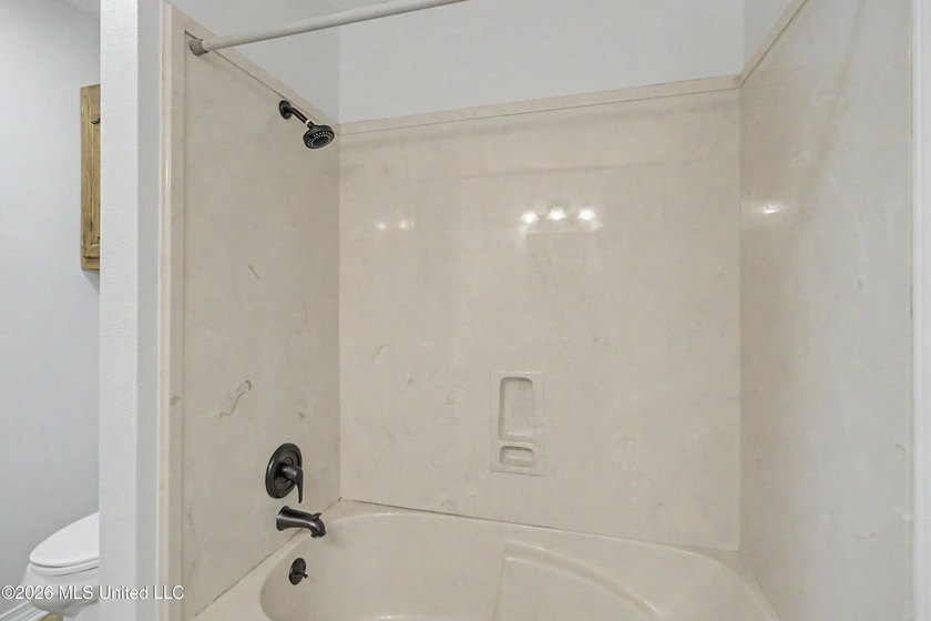 Welcome to your own private retreat in the highly desirable - photo 25