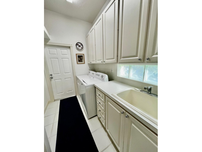 Beautifully maintained Oakmont model offering 3 bedrooms, 2 - photo 26