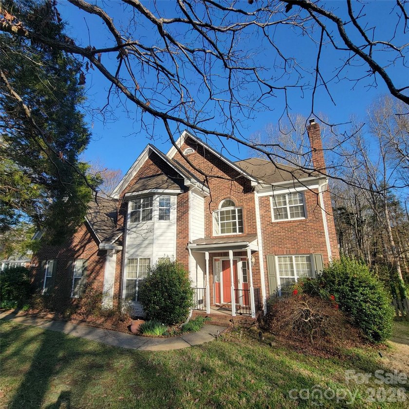 **PRICE REDUCED $100,000 FOR QUICK CLOSING!**Highly sought after - photo 2