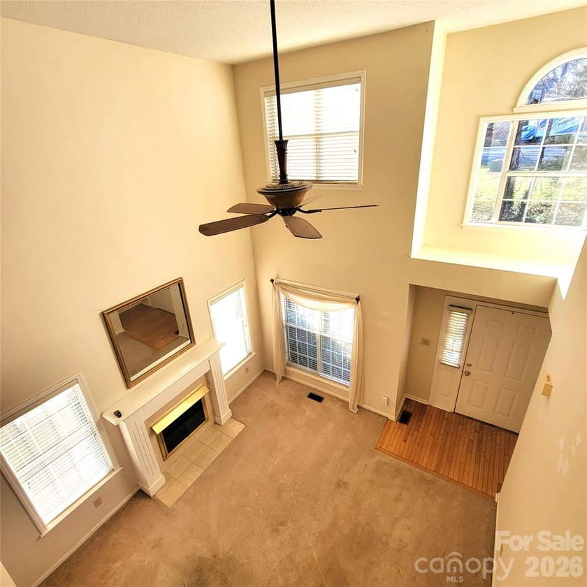 **PRICE REDUCED $100,000 FOR QUICK CLOSING!**Highly sought after - photo 3