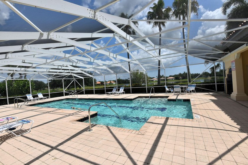 Beautifully maintained Oakmont model offering 3 bedrooms, 2 - photo 40