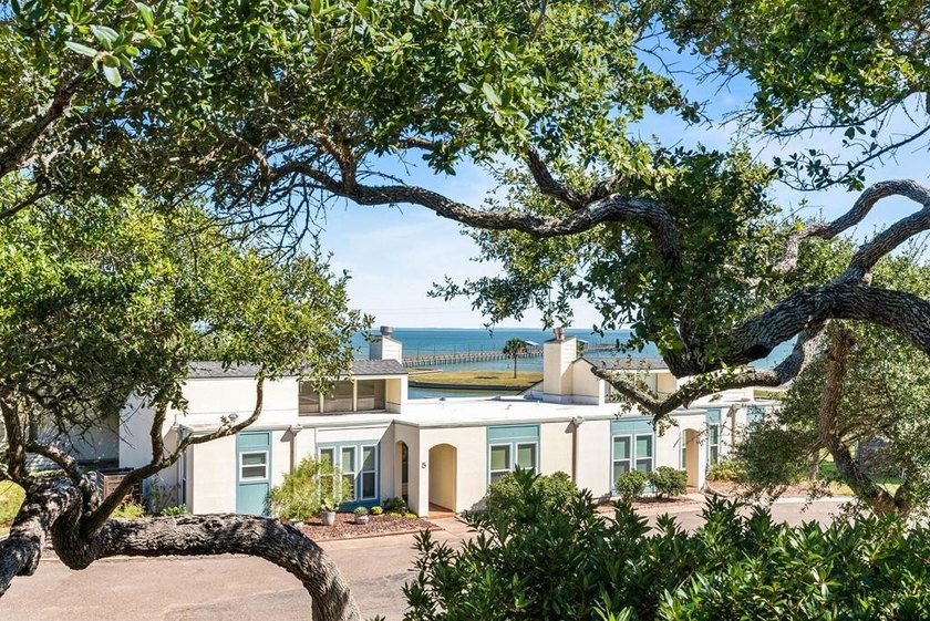 Beautifully Updated Waterfront Condominium in Rockport Racquet &amp; - photo 2